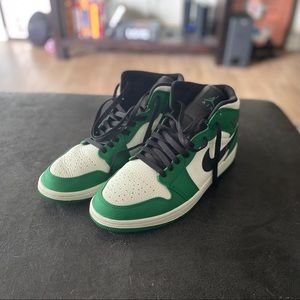 Air Jordan 1 mid size 12